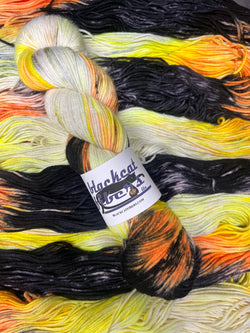 Black Cat Fibers - Glow Essential DK